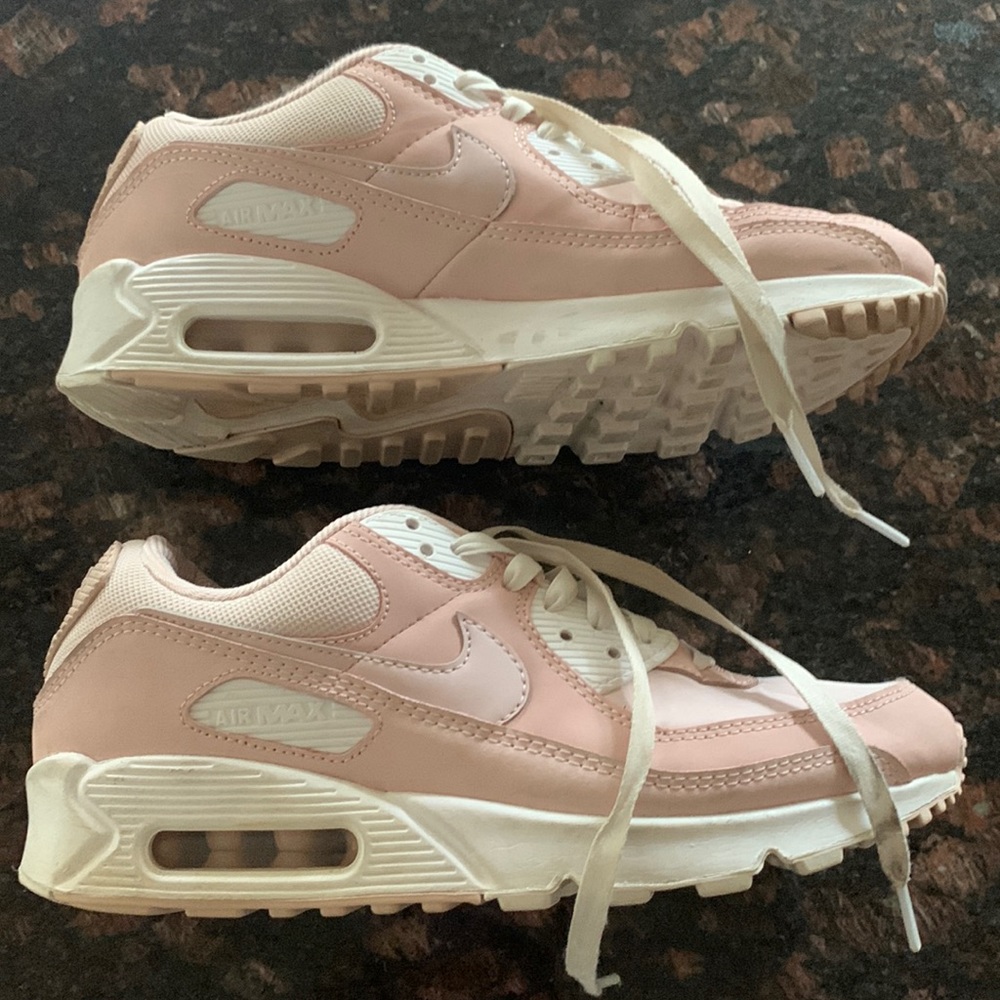 Nike air maxes